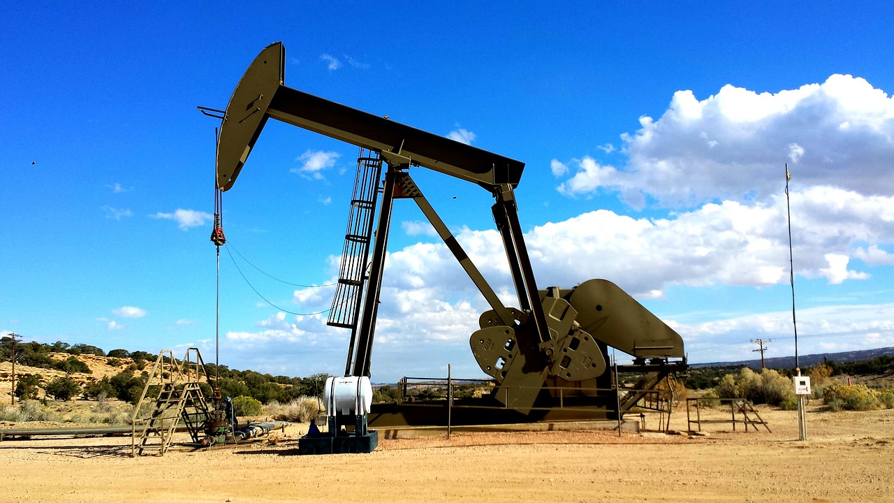 oil-rig-dessert-schieferC3B6l-production-1-1